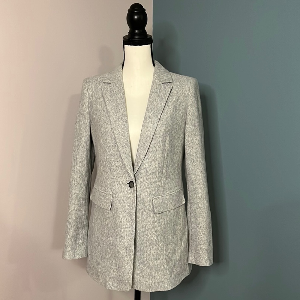 Never worn, size 4, grey herringbone suit jacket